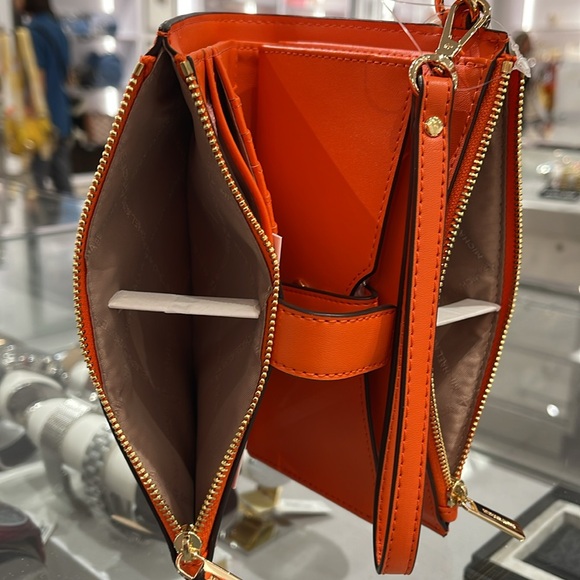 MICHAEL KORS
Jet Set Large Ombré Logo Double-Zip Wristlet-Wallet-Phone Case - Picture 11 of 16